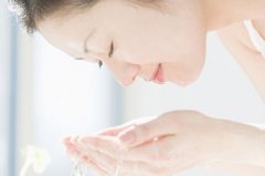 这样洗脸不如不洗 洗脸不洗手